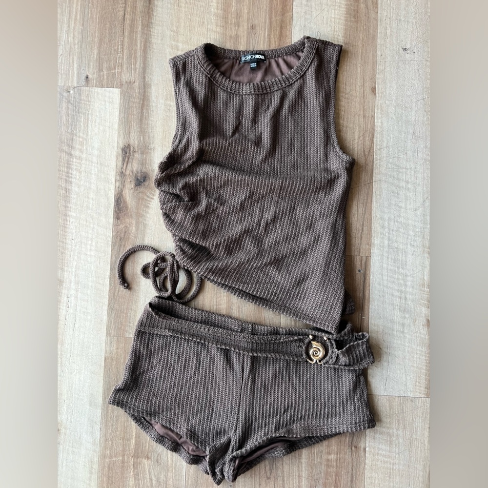 Stylish Brown Ribbed Crop Top and Matching Bottoms